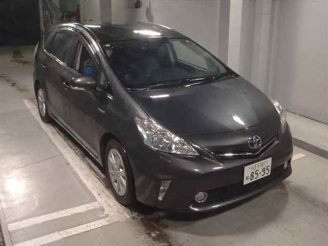 8021 Toyota Prius alpha ZVW40W 2012 г. (JU Tokyo)